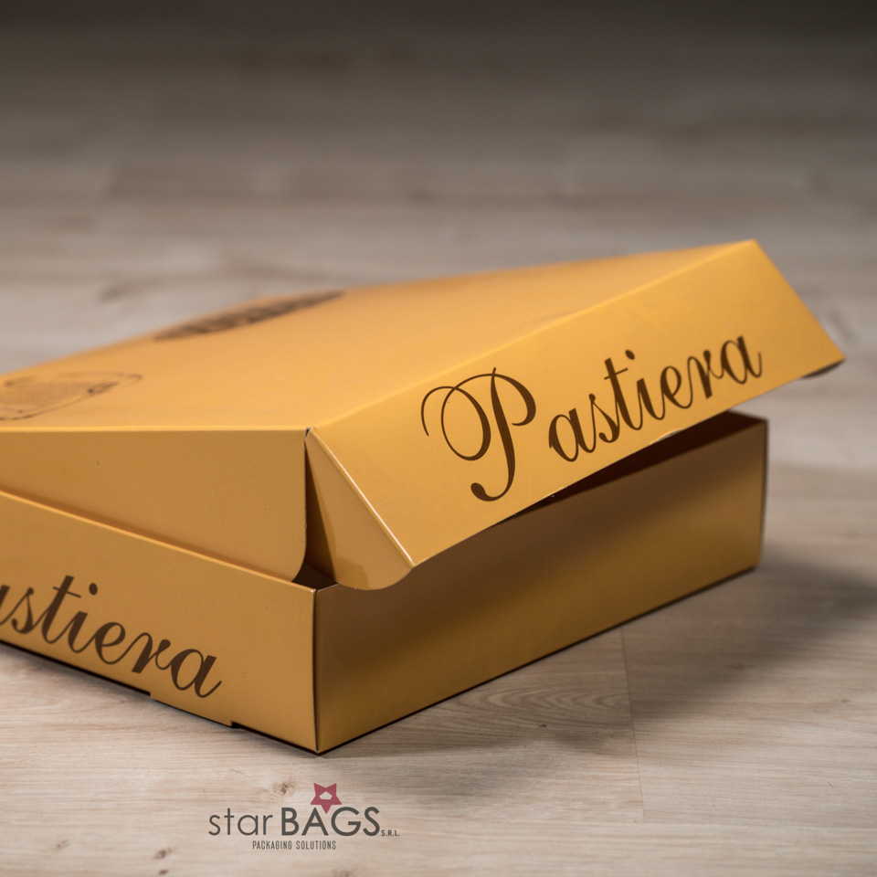 StarBags Box Packaging Solutions - Invito in scatola in carta verde salvia  e stampa a caldo in foil oro • • • info e preventivi 📱WhatsApp  +393886513524 📞081/7112781 - 081/7114615 ✉️ info@starboxbags.com